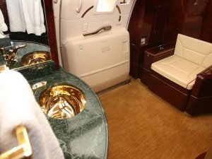 Trump'ın altın kaplamalı uçağı