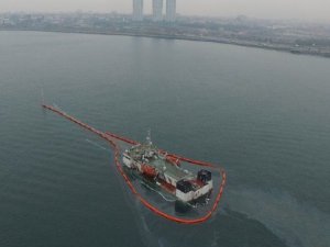 Marmaraya petrol sızmaya başladı