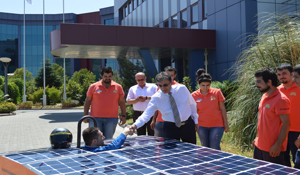 İSTİKLAL, PİSTE İNİYOR