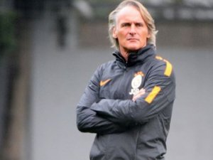 Nazifoğlu'nun 3-4-3 önerisini Riekerink esprili şekilde reddetti