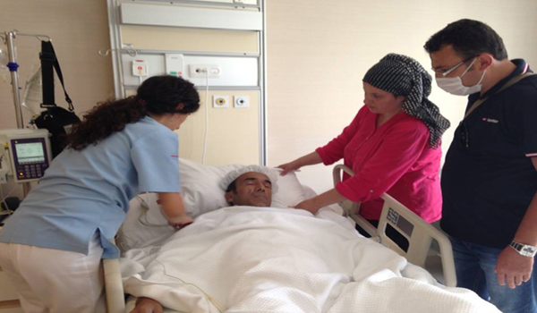 KIZ KARDEŞİNİN BÖBREĞİYLE HAYATA TUTUNDU