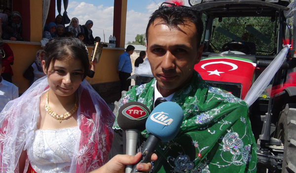 TRAKTÖRDEN GELİN ARABASI