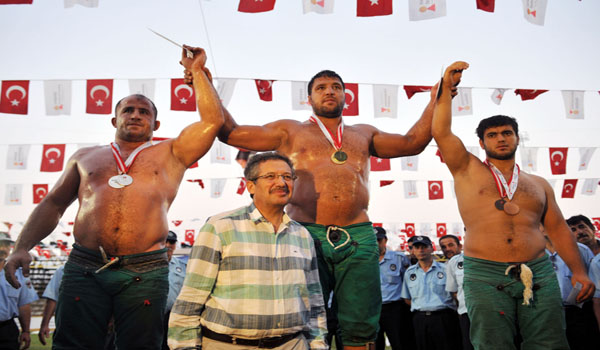 BAŞKAN POYRAZ: GÜREŞ GÜZEL AHLAKTIR