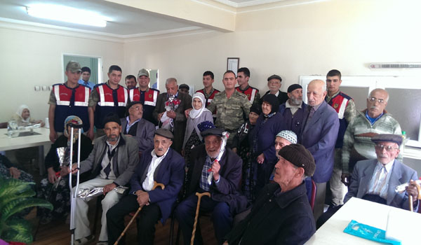 JANDARMADAN YAŞLILARA ZİYARET