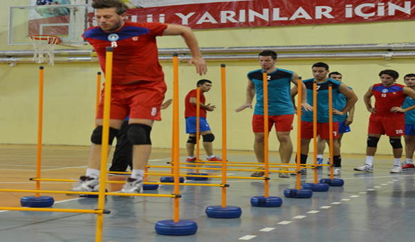 VOLEYBOLCULAR SEZONA HAZIRLANIYOR
