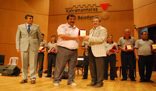 BAŞKAN POYRAZ YILIN İTFAİYECİLERİ VE AKMOD GÖNÜLLÜLERİNİ ÖDÜLLENDİRDİ