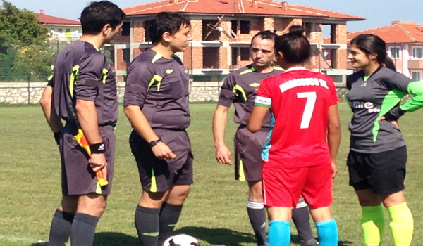 ASLAN KIZLAR ENGEL TANIMIYOR