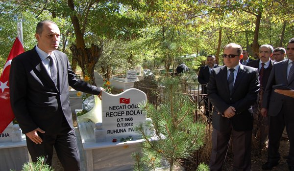 RECEP BOLAT MEZARI BAŞINDA ANILDI