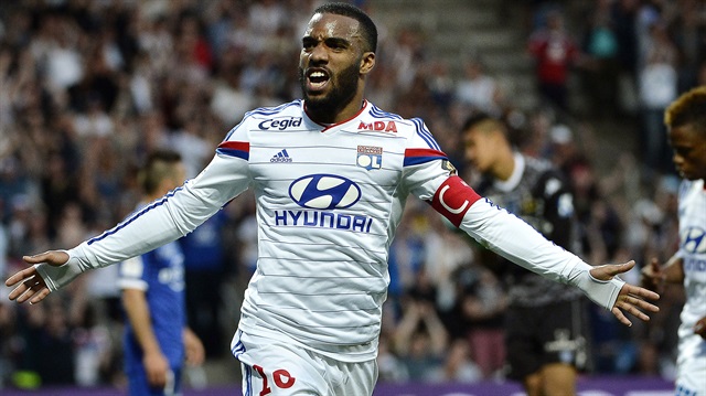 Lacazette Atletico Madrid'le anlaşmaya vardı