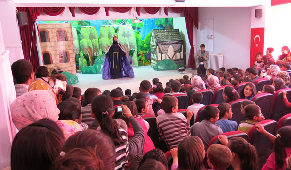 BELEDİYEDEN  TİYATRO ETKİNLİĞİ