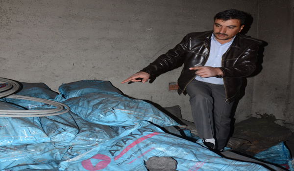 TAŞLARI TORBALAYIP KÖMÜR DİYE SATMIŞLAR