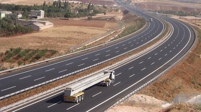 76 km’lik otoyol için ilk kazma vuruluyor