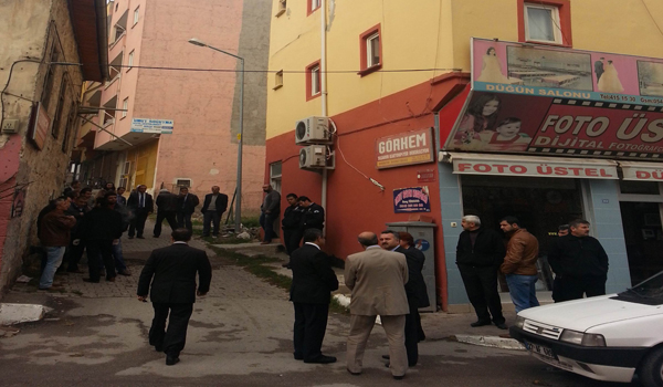 GENÇ ÖĞRETMEN EVİNDE ÖLÜ BULUNDU