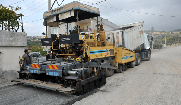 BÜYÜK ŞEHİR BELEDİYESİ ASFALT ÇALIŞMALARINA DEVAM EDİYOR