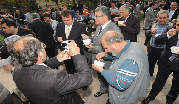 ŞEHİT VE GAZİ YAKINLARINDAN AŞURE İKRAMI