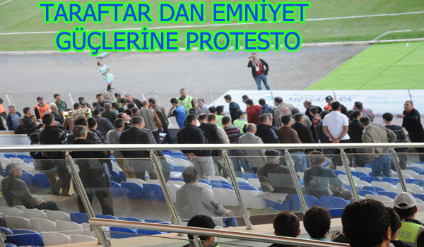 TARAFTAR DAN EMNİYET GÜÇLERİNE PROTESTO