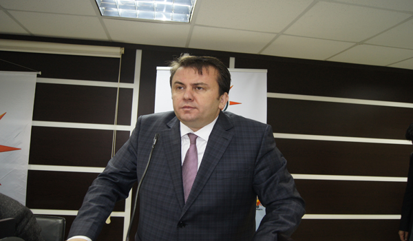 KÜÇÜK 200 KİŞİ İLE GELDİ