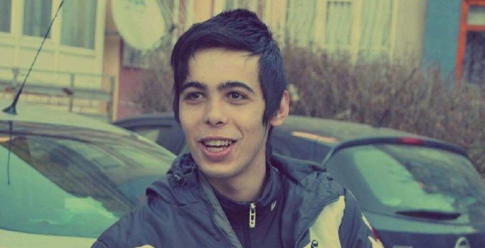 22 yaşındaki genç evinde ölü bulundu