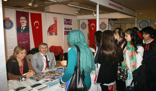 MİNİKLERDEN KSÜ STANDINI ZİYARET.