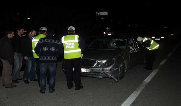 OTOMOBİLİN ÇARPTIĞI İŞÇİ HAYATINI KAYBETTİ