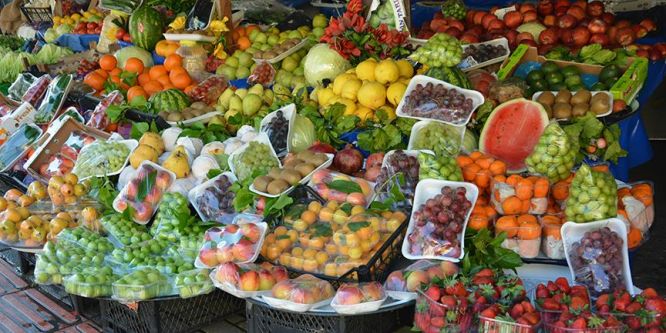 Tezgahlar yaz meyveleriyle renklendi