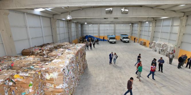 Geri dönüşüm 4 bin 250 ağacı kesilmekten kurtardı