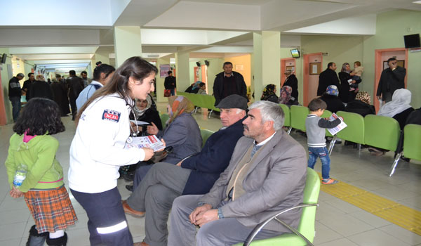 ÖĞRENCİLER, KANSERDE ERKEN TEŞHİSİNİN ÖNEMİNİ ANLATTI