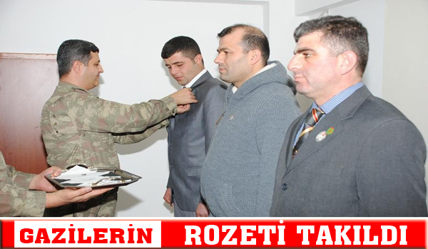 GAZİLERİN ROZETİ TAKILDI