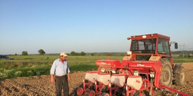 Çiftçinin mısır ekimi mesaisi başladı