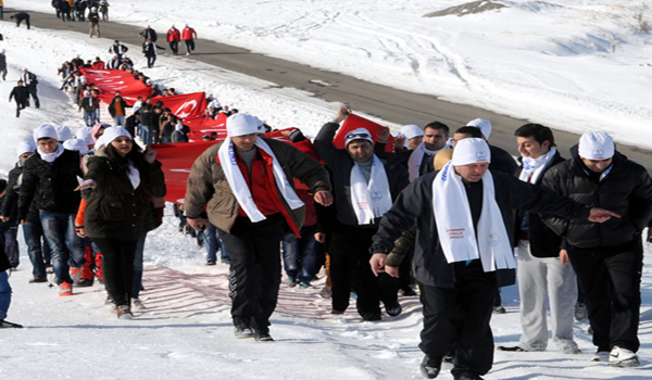 KAHRAMANMARAŞ'TA, AHİR DAĞI'NDA DÜZENLENEN YÜRÜYÜŞTE 150 METRE UZUNLUĞUNDA TÜRK BAYRAĞI AÇILDI