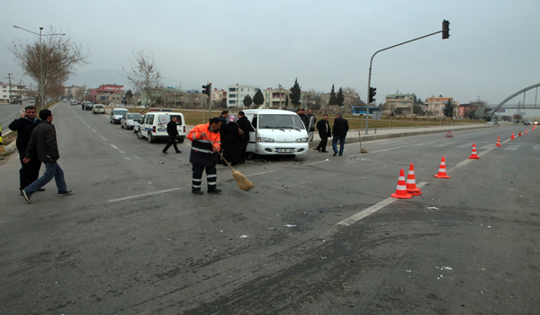 KAZAYA GİDEN EKİP OTOSU KAZA YAPTI