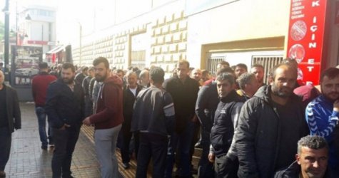 Mevsimlik işçi alımı için uzun kuyruk oluştu!