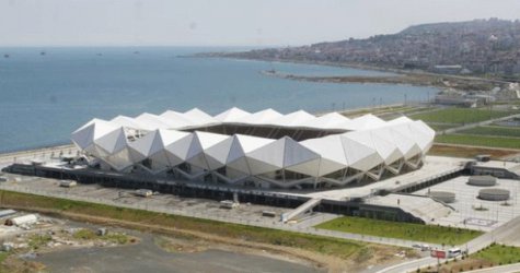 Trabzonspor'a büyük şok! Yeni stadın çatısı rüzgara yenik düştü
