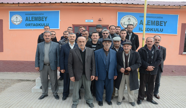 YILLARDIR EĞİTİM GÖRDÜKLERİ OKUL, MEZARLIK ÜZERİNE YAPILMIŞ