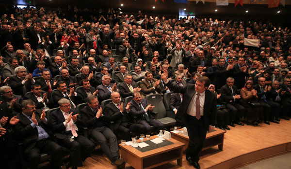 AK PARTİLİ ADAYLAR VİTRİNE ÇIKTI