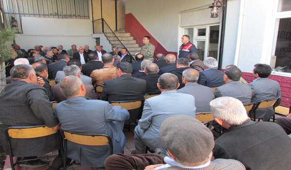 JANDARMA, MUHTARLARLA BİR ARAYA GELDİ