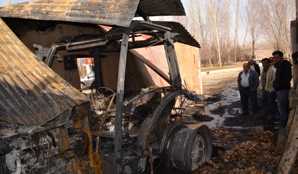 BESİ AHIRI YANGINDA KÜL OLDU