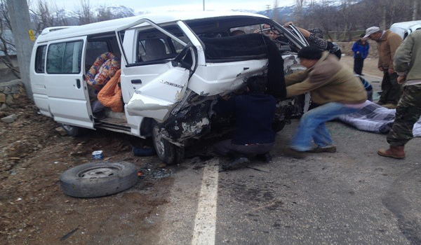 KAMYONETLER ÇARPIŞTI: 5 YARALI