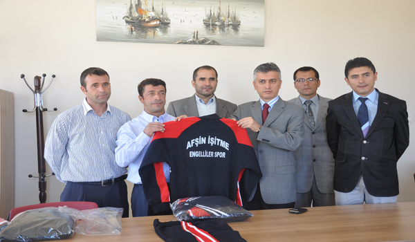 İŞİTME ENGELLİLER SPORCULARINA MALZEME DESTEĞİ