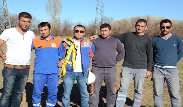 LEYLEK YUVASININ ZARAR GÖRMEMESİ İÇİN BOŞTA KALAN YÜKSEK GERİLİM DİREĞİ YERİNDE KALDI