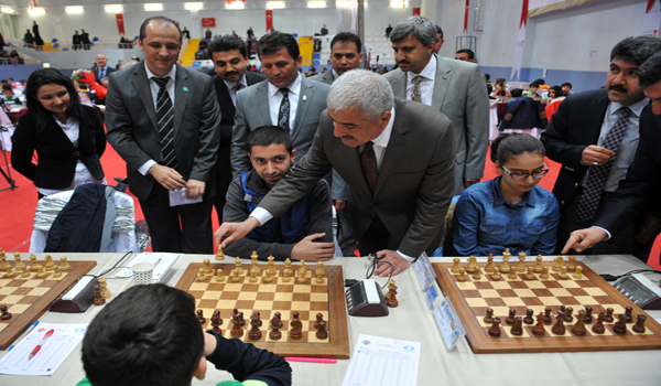 5. SATRANÇ TURNUVASINDA İLK HAMLE