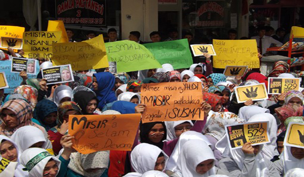 İDAM KARARLARINA KIZIP, SİSİ'Yİ TEMSİLİ OLARAK İDAM ETTİLER