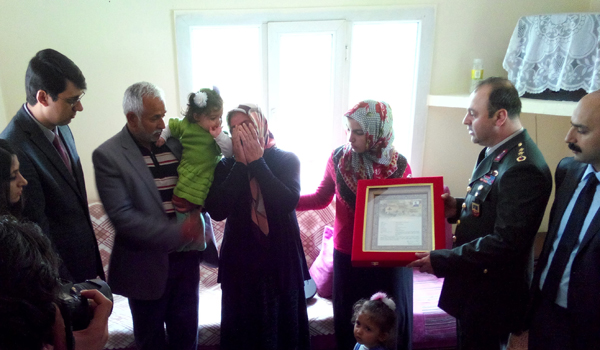 ŞEHİT AİLESİNE ŞEHADET BELGESİ VERİLDİ
