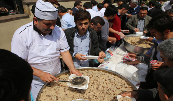 15 BİN KİŞİYE PİLAV İKRAMI