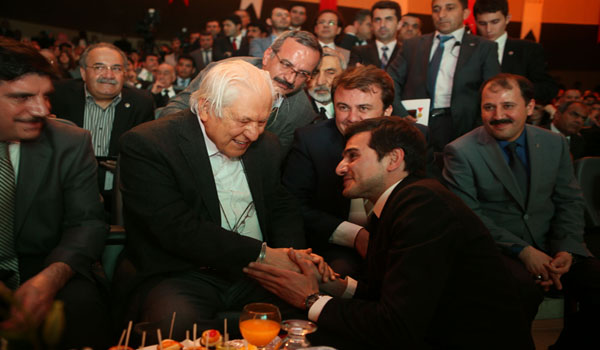 YEDİ GÜZEL ADAM DİZİSİNİN GALASINDA 2 GÜZEL ADAM VURGUSU