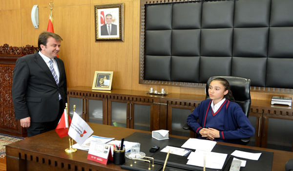 TEMSİLİ BAŞKAN AYDIN OKULUN YOL VE ÇEVRE SORUNUNUN GİDERİLMESİNİ İSTEDİ