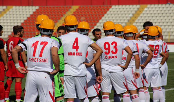 BARETLERLE SAHAYA ÇIKTILAR