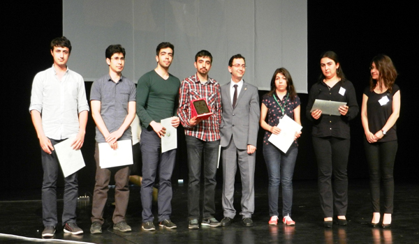 KSÜ TIP FAKÜLTESİ BİLGİ YARIŞMASINDA İKİNCİ OLDU