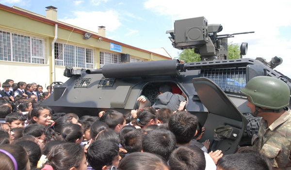 JANDARMA 175. YILINI ÇOCUKLARLA KUTLADI