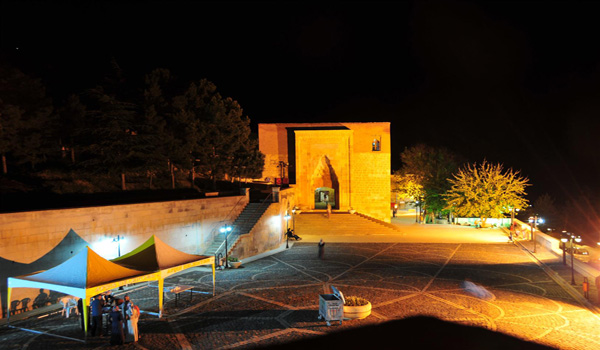 ESHAB-I KEHF KÜLLİYESİNDE MİRAÇ GECESİ OSMANLI ŞERBETİ İKRAM EDİLDİ